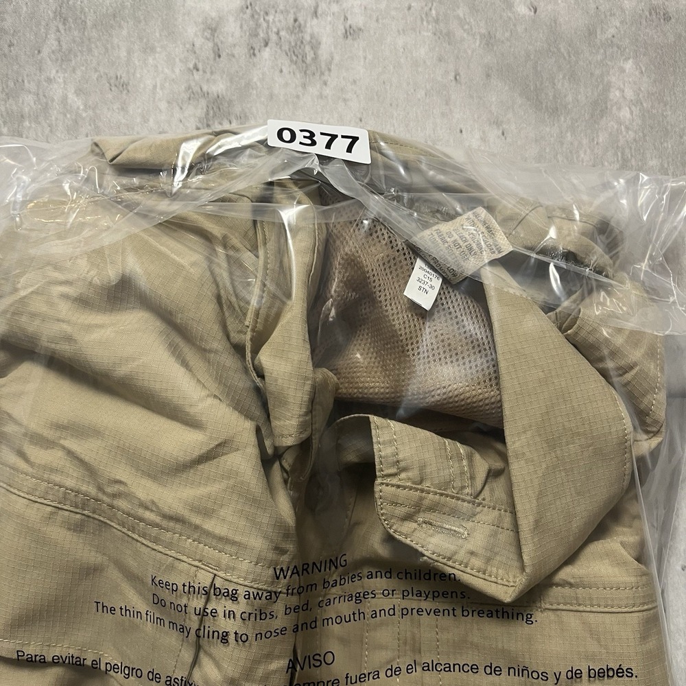 Duluth Trading Co Long Sleeve Button Down Shirt Mens Size M Tan Work Relaxed - Picture 7 of 7